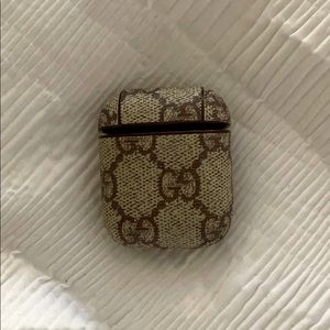 G Apple AirPod case